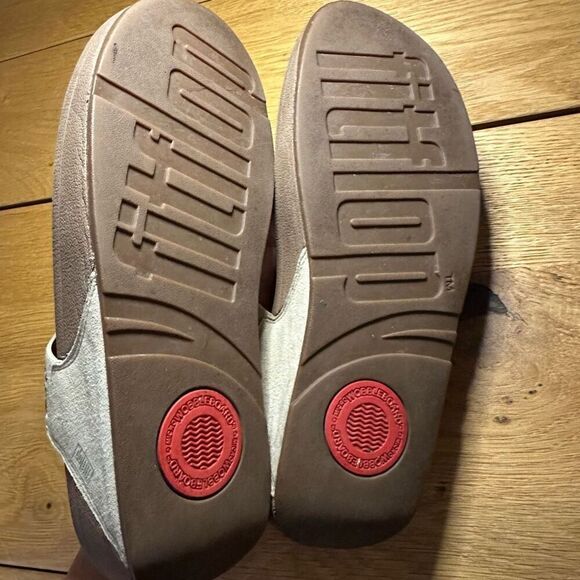 FitFlop Women's Carmel Toe-Post Suede Dress Sandal 9 - Picture 8 of 8